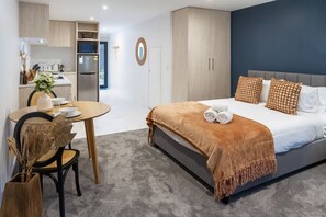 1 室のベッドルーム、アイロン / アイロン台、WiFi (無料)、ベッドシーツ