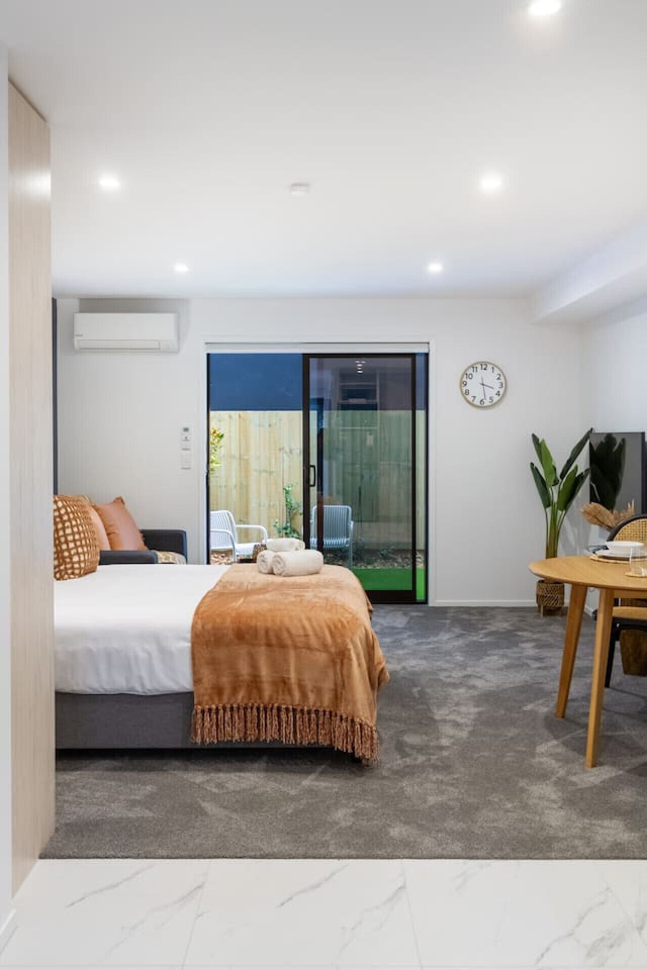 1 slaapkamer, een strijkplank/strijkijzer, gratis wifi, beddengoed