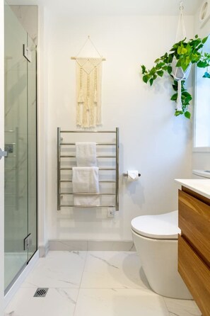 ヘアドライヤー、タオル