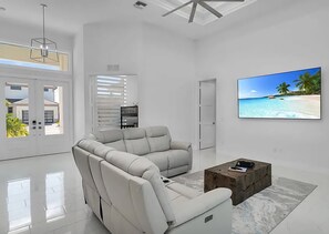 Smart TV, videojuegos, tenis de mesa y monitor de computadora 