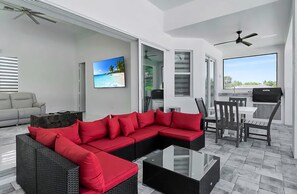 Smart TV, videogiochi, tavolo da ping pong, monitor per computer