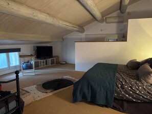 3 chambres, coffres-forts dans les chambres, fer et planche à repasser