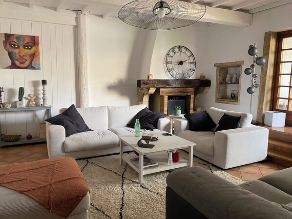 Smart TV, biblioteca musical, aparelho de som, impressoras