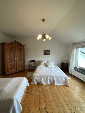 2 makuuhuonetta, silitysrauta/-lauta, Wi-Fi, vuodevaatteet
