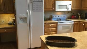 雪櫃、微波爐、焗爐、爐具