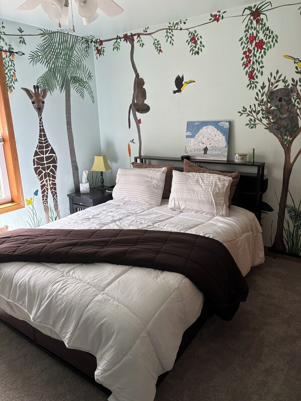 3 bedrooms, in-room safe, iron/ironing board, free WiFi