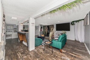 Interior - Spacious 4-bedroom house with AC, WiFi in enjoyable Beltsville (Beltsville)