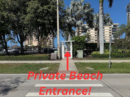 Top-Floor Partial Gulf View!  Steps from the Beach!  Little Tropical Paradise!