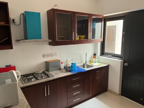 Three bedroom, three bathroom house with all the amenities, shared swimming Pool