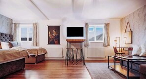 Superior Studio, Ensuite (Superior Family Studio) | Interior - Ricky Road Guest House (Watford)