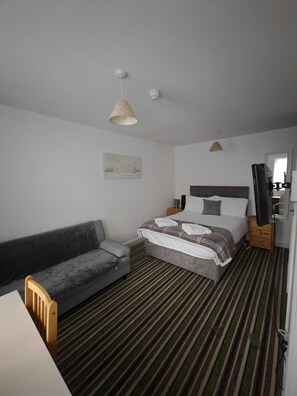 Standard Double Room, Ensuite - Ricky Road Guest House (Watford)