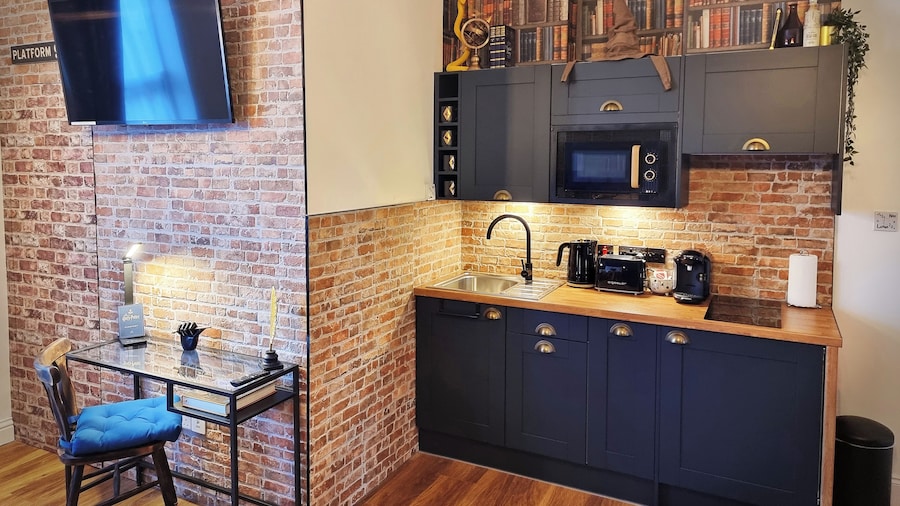 Ricky Road Guest House - Premium