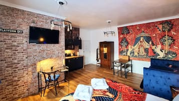 Exclusive Studio, Ensuite (Wizarding Studio Room) | Desk, iron/ironing board, free WiFi, bed sheets