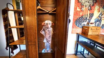 Exclusive-studiolejlighed - eget badeværelse (Wizarding Studio Room) | Skrivebord, strygejern/strygebræt, gratis Wi-Fi, sengetøj