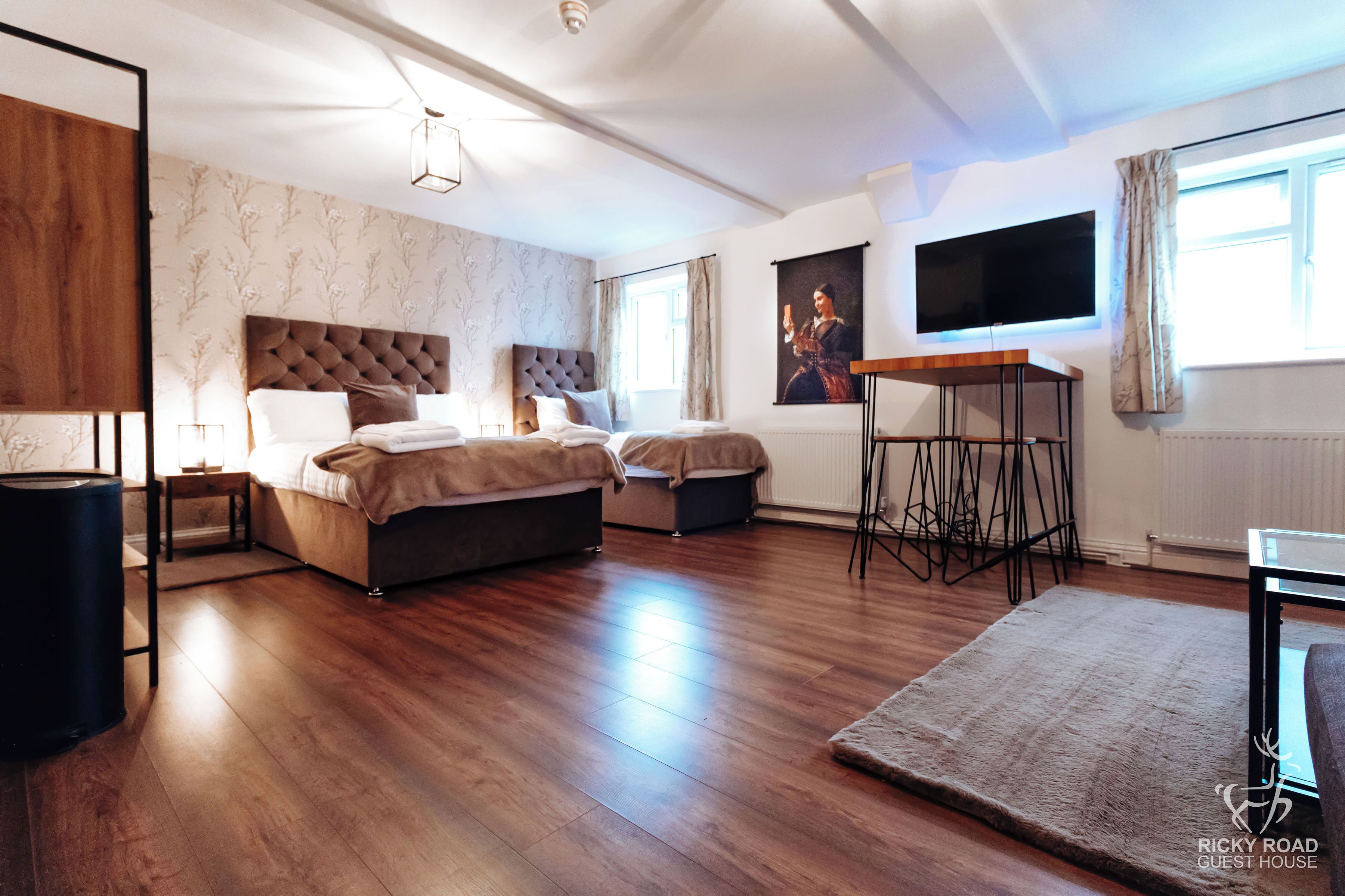 Superior-Doppelzimmer, Mehrere Betten | Schreibtisch, Bügeleisen/Bügelbrett, kostenloses WLAN, Bettwäsche