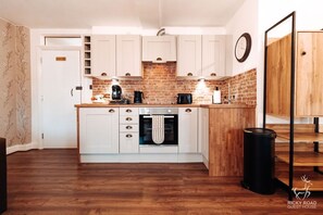 Superior Studio, Ensuite (Superior Family Studio) | Interior - Ricky Road Guest House (Watford)