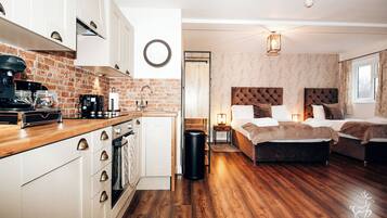 Superior Family of 5 Room | Private kitchen | Electric kettle