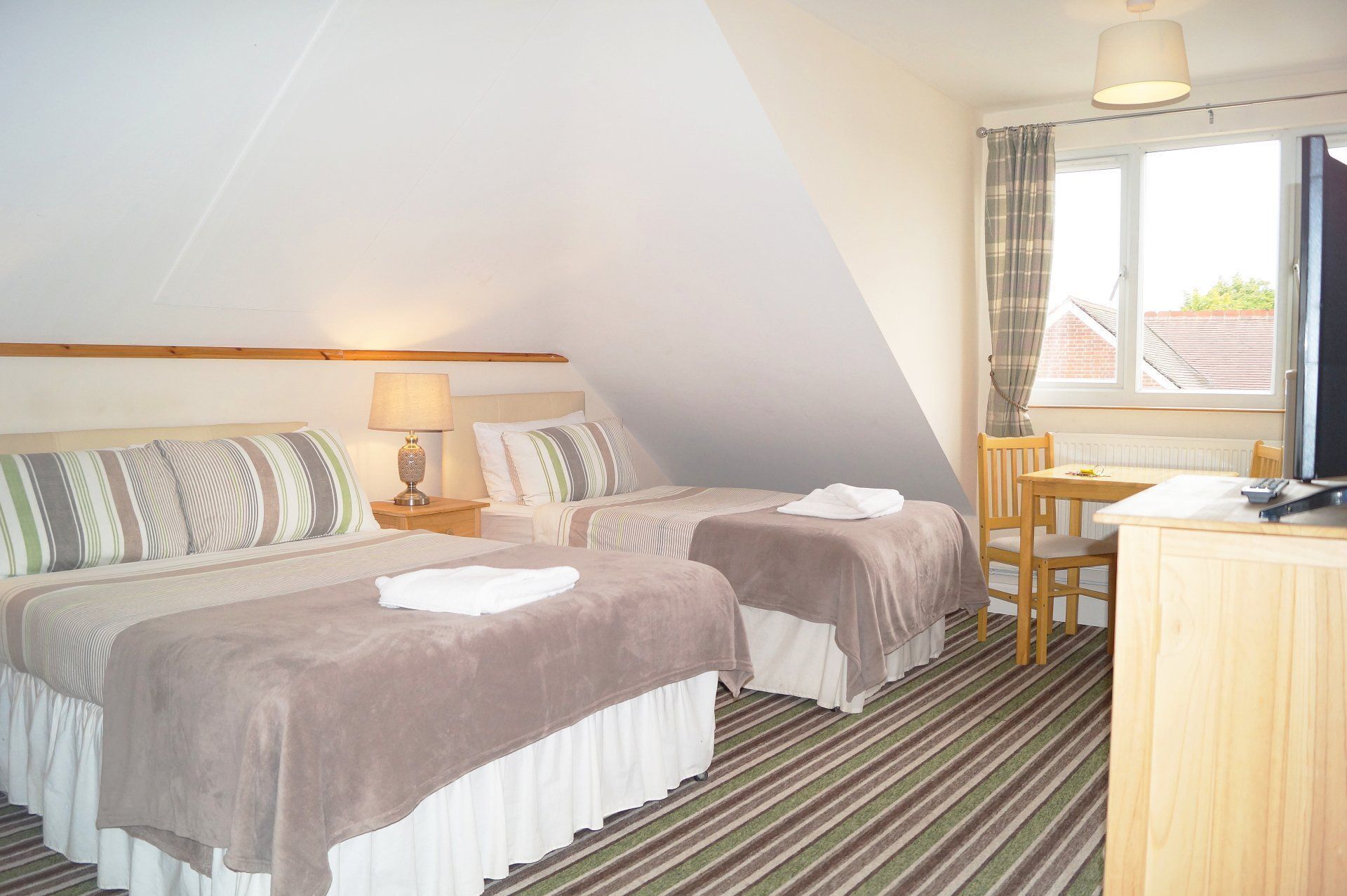 Schreibtisch, Bügeleisen/Bügelbrett, kostenloses WLAN, Bettwäsche