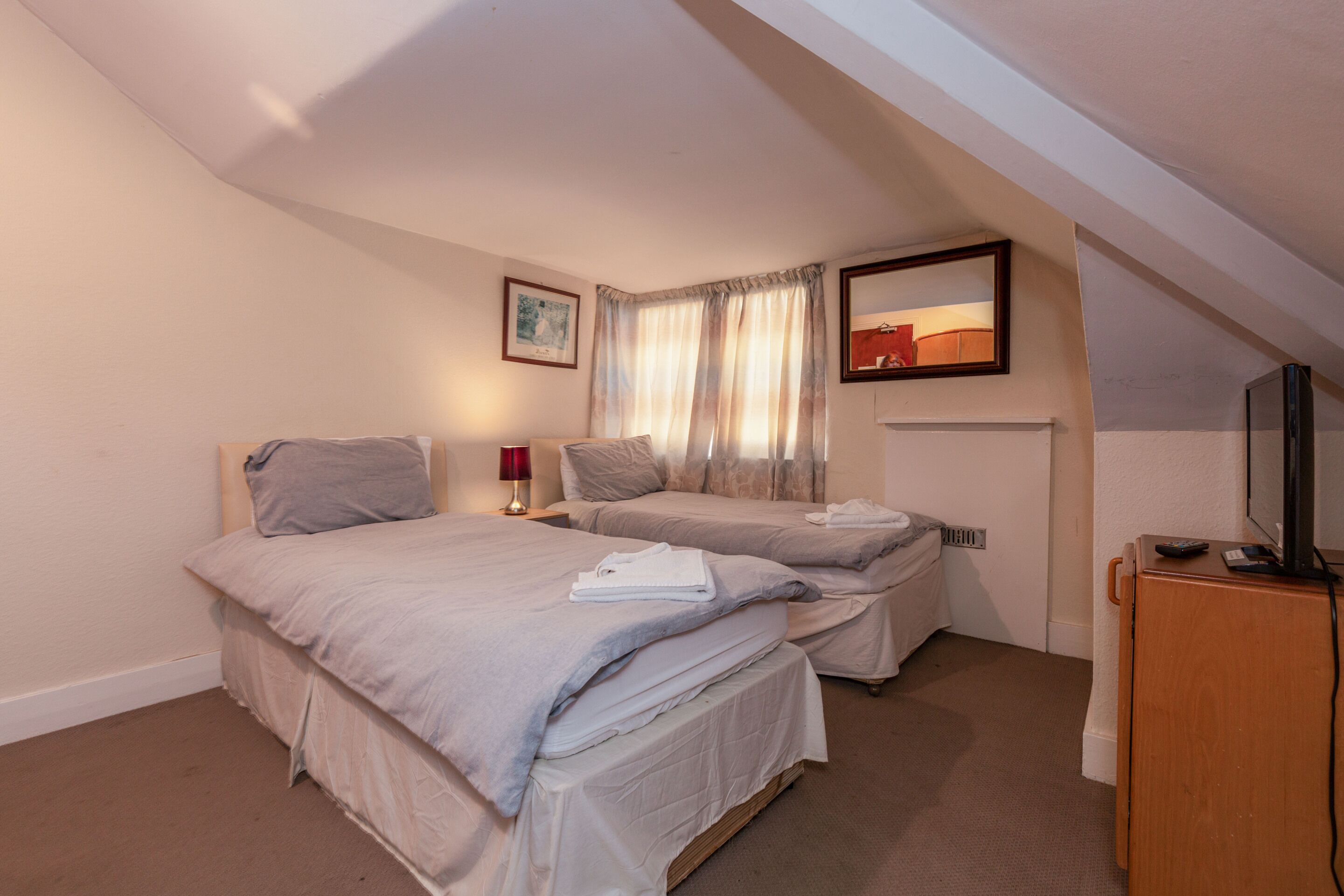 Basic Twin Room, Shared Bathroom