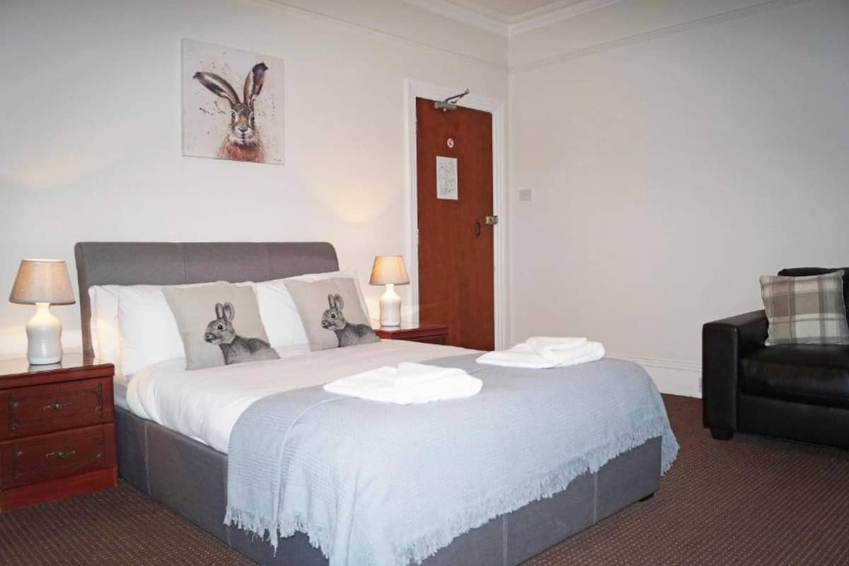 1 bedroom, desk, iron/ironing board, free WiFi