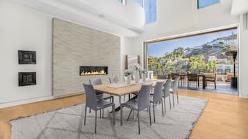 Luxury-Haus, Mehrere Betten, Poolzugang, Poolblick (Zorada) | Speisen