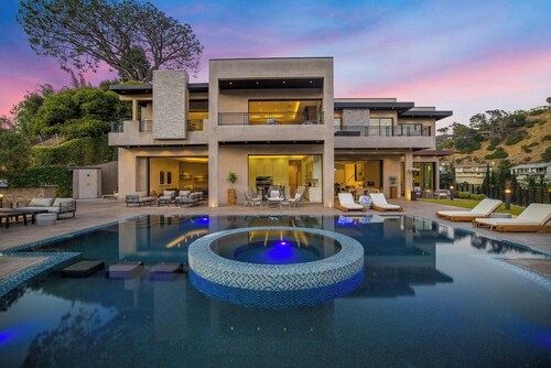 Zorada - Private Hollywood Hills Luxury With Endless Amenities and City Views