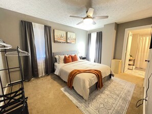 2 bedrooms, desk, iron/ironing board, free WiFi - Luxurious 2-bedroom house with WiFi, AC in enchanting Columbus (Columbus)