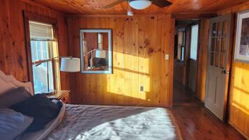 1 makuuhuone, silitysrauta/-lauta, vuodevaatteet