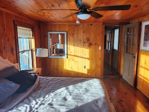 1 chambre, fer et planche à repasser, draps fournis