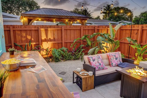 Cozy Stay •Near Hard Rock Stadium • Private Serene Backyard