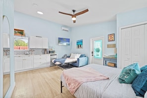 1 bedroom, desk, iron/ironing board, free WiFi - Cozy Stay •Near Hard Rock Stadium • Private Serene Backyard (Miramar)