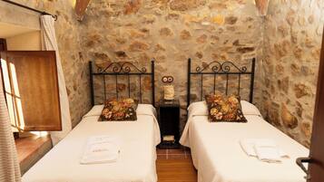 Casa, pati, vistes a la muntanya | 6 dormitoris, llençols de cotó egipci i roba de llit d'alta qualitat