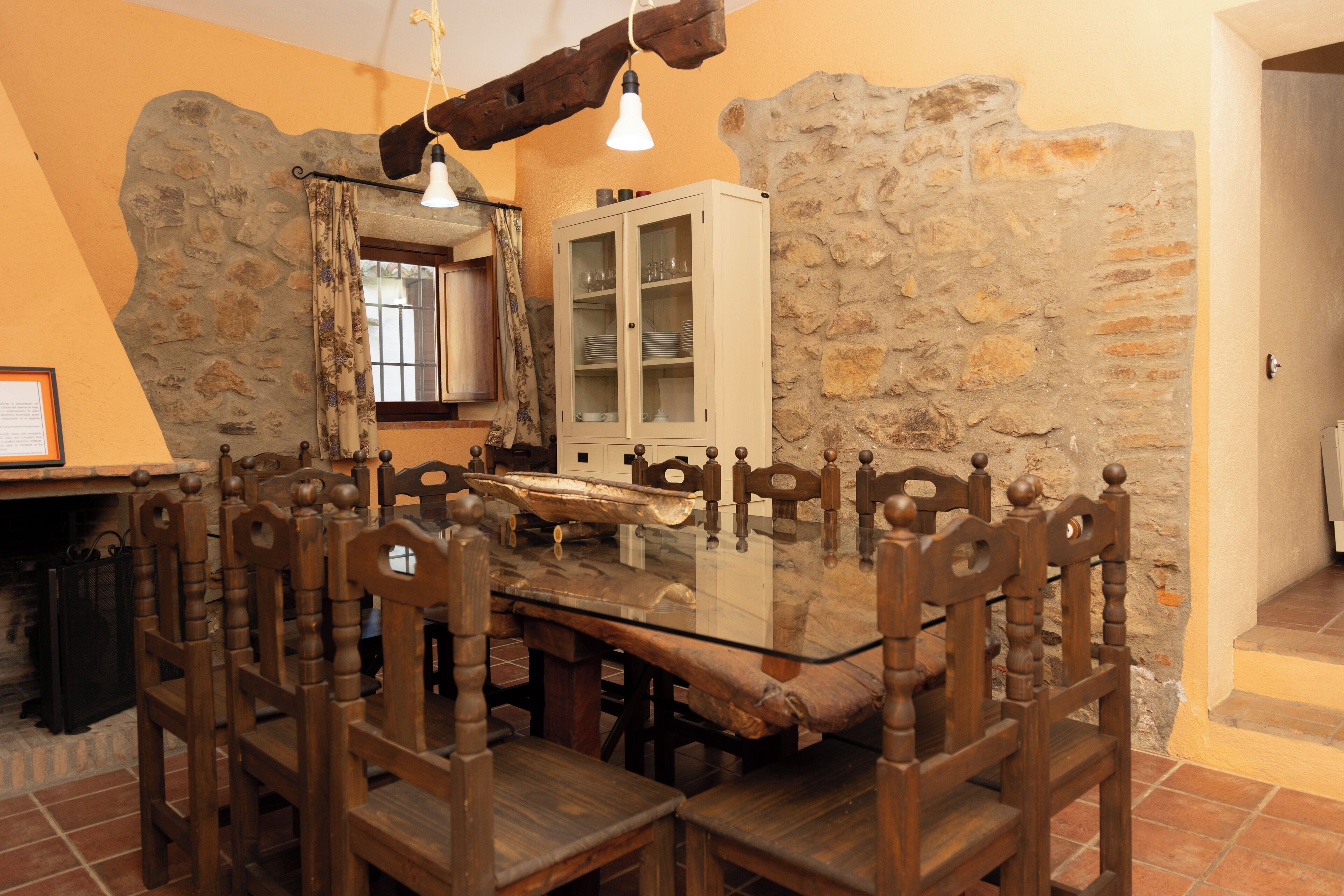 Casa, pati, vistes a la muntanya | Menjador