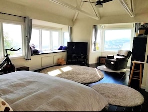 1 slaapkamer, een strijkplank/strijkijzer, wifi, beddengoed