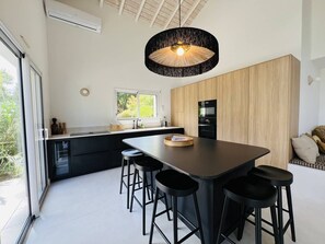 Fridge, oven, dishwasher, coffee/tea maker