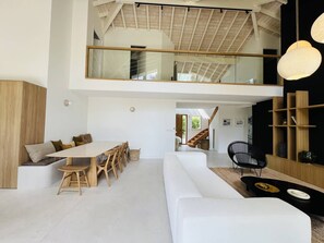 TV, fireplace
