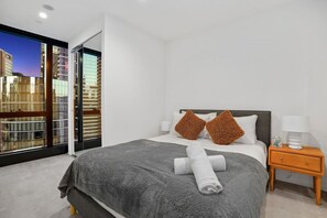 2 bedrooms, iron/ironing board, WiFi