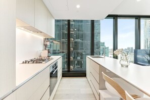 Fridge, microwave, oven, stovetop - Next to Crown &Yarra River| Australia 108-Lux 2B2B (Southbank)