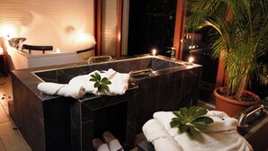 A modern bathroom with a large bathtub, two sinks, and a potted plant. - Elite Maya Spa  (Antigua Guatemala)