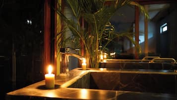 Sauna, tratamientos corporales, baños de barro y aromaterapia