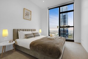 2 Schlafzimmer, Schreibtisch, Bügeleisen/Bügelbrett, WLAN