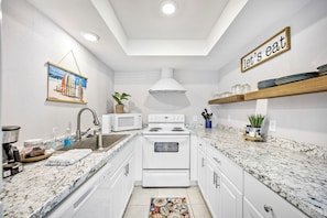 Fridge, microwave, oven, stovetop - "Sun Kissed Retreat: Enjoy 10% Off Your Summer & Fall Escape!" (Cape Canaveral)