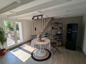 Dining - Charming house with terrace and enclosed garden in Messas (Messas)