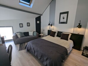 1 bedroom, free WiFi, bed sheets - Charming house with terrace and enclosed garden in Messas (Messas)