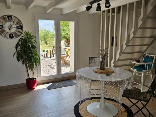 Maison de charme avec terrasse et jardin clos à Messas