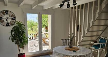 Maison de charme avec terrasse et jardin clos Ă Messas