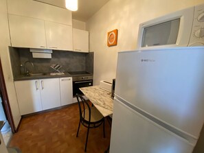 Kühlschrank, Mikrowelle