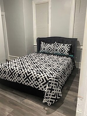 3 bedrooms, iron/ironing board, free WiFi, bed sheets