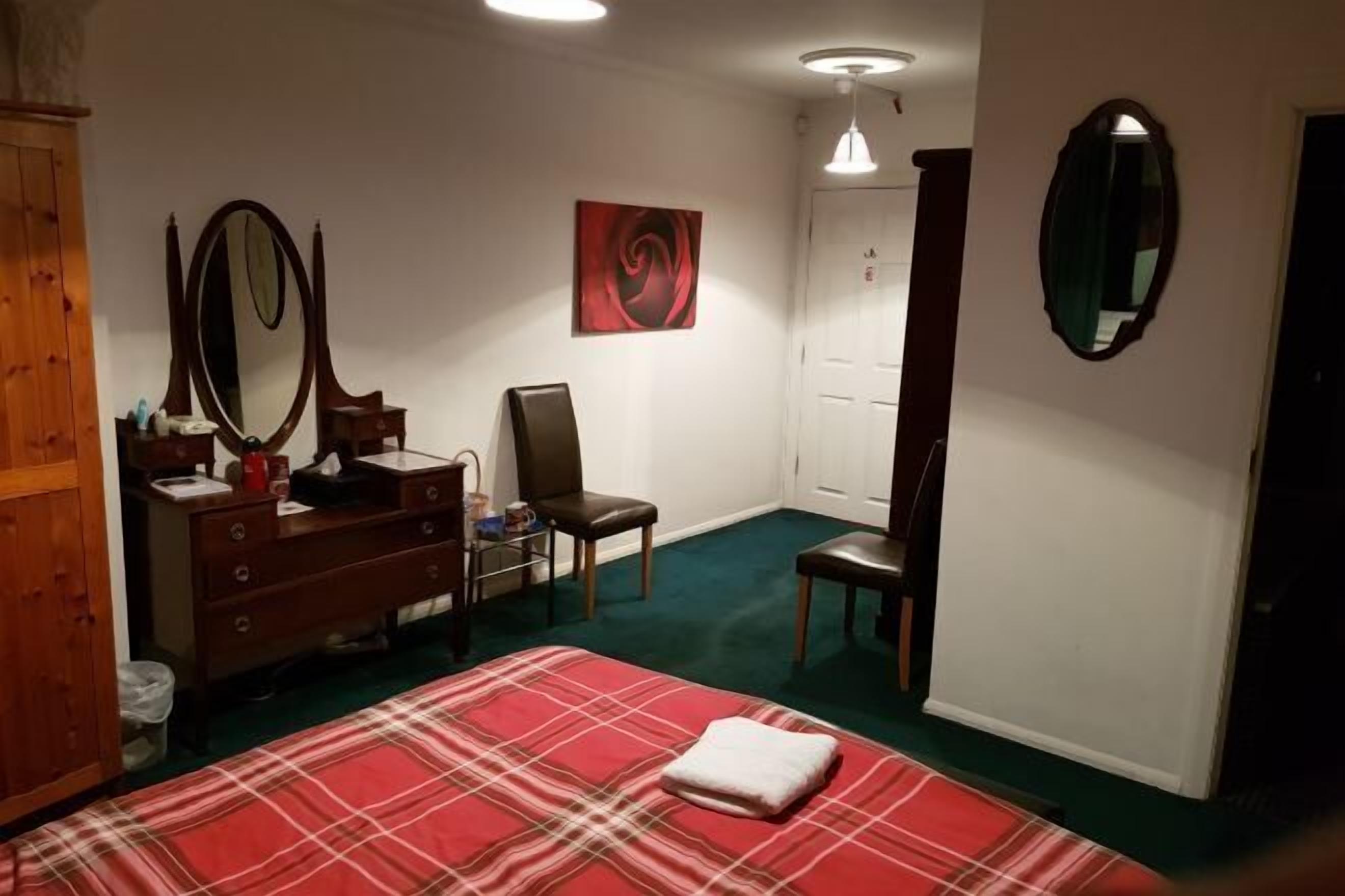 Bureau, fer et planche à repasser, lit de bébé, accès au Wi-Fi (inclus)