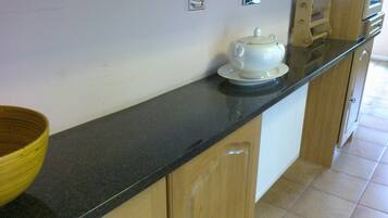 Coffee/tea maker, electric kettle